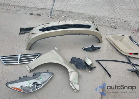 2012 Hyundai Genesis 3.8 z USA, uszkodzony, nr VIN KMHGC4DD2CU152090